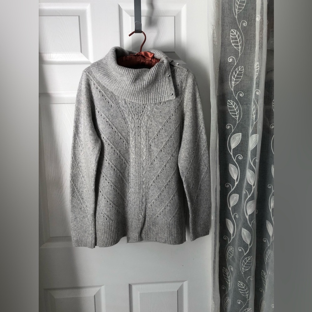 White House Black Market Cable Knit Pullover Sweater Beading  Sz L buttons neck